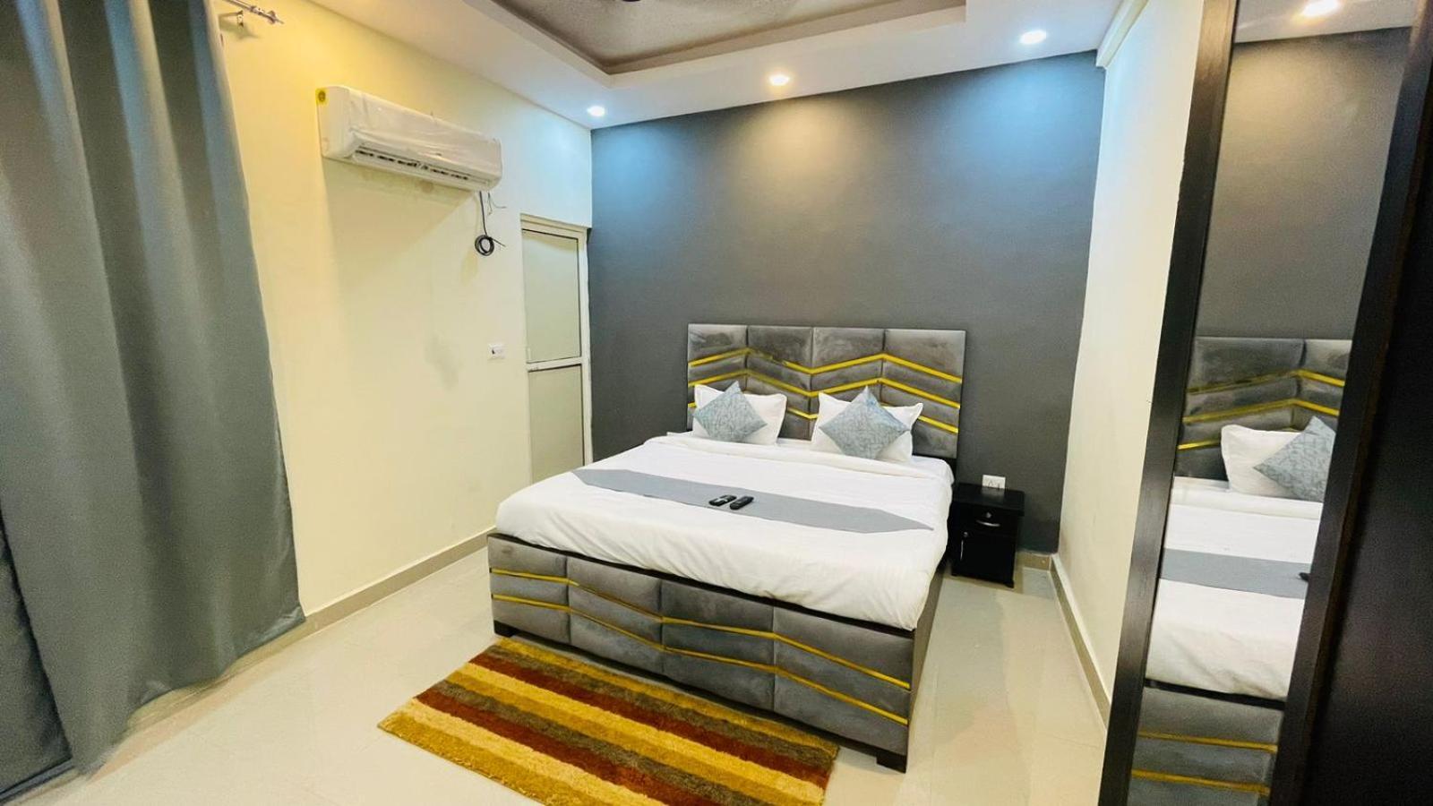 Play Hotel At Sector 18 Metro Station - Couple Friendly Noida Exterior photo